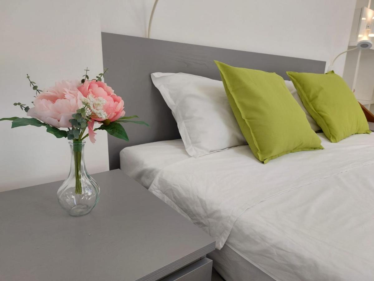 Sweet Dreams Suites Lovely Duplex Universitate Bukarest Exterior foto